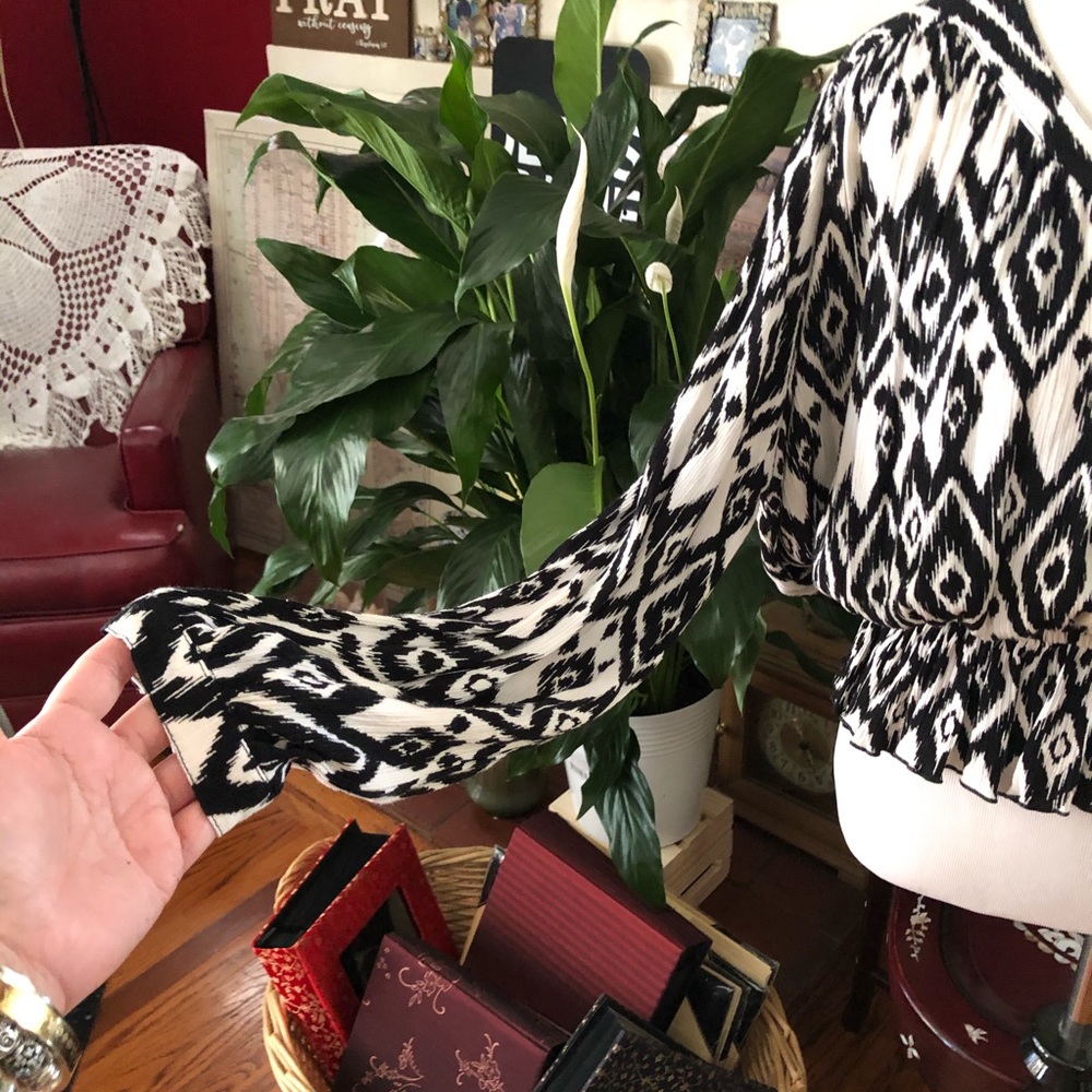 House of Skye 70’s Fashion Top - Picture 4 of 16